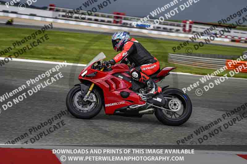 cadwell no limits trackday;cadwell park;cadwell park photographs;cadwell trackday photographs;enduro digital images;event digital images;eventdigitalimages;navarra;no limits trackdays;peter wileman photography;racing digital images;trackday digital images;trackday photos